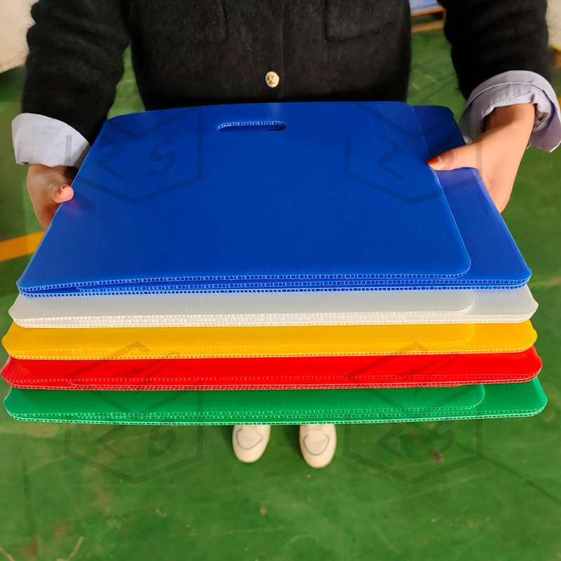 Frittstående riflet bordskillebord for skoleeksamen og studier